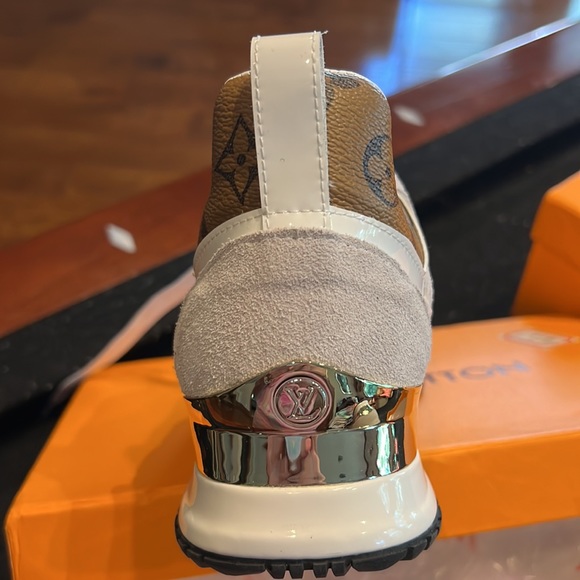 Brand new ladies size 42 I wear 9 , These would perfectly fit size 8 to 8 1/2 - Picture 4 of 4